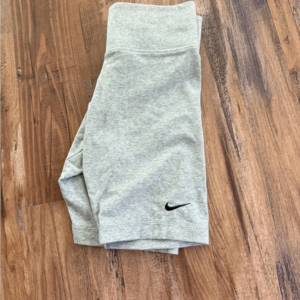 Nike Women's Heather Gray Bike Shorts - Picture 2 of 2